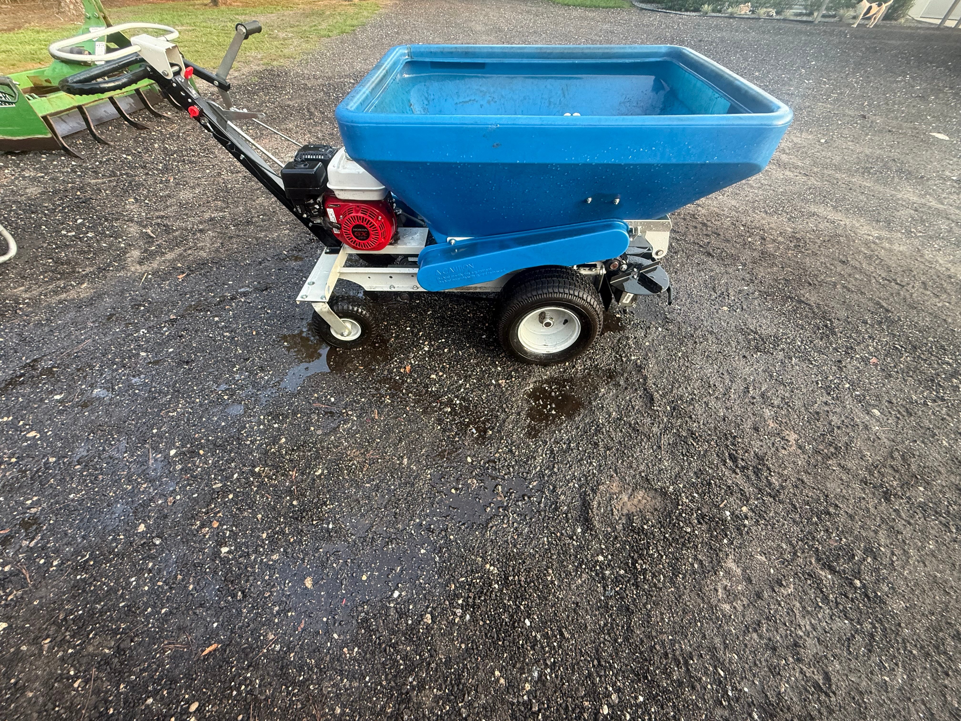 ECO250-S Self-Propelled Broadcast Top Dresser - photo 1 of 4